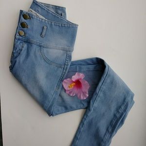 Colombian jeans. Light wash super stretchy